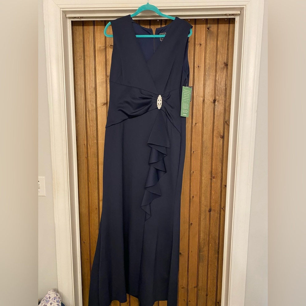 Jessica Howard Navy full length evening gown size 16